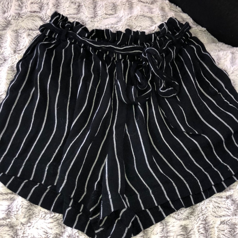 black and white high waisted stripped shorts
